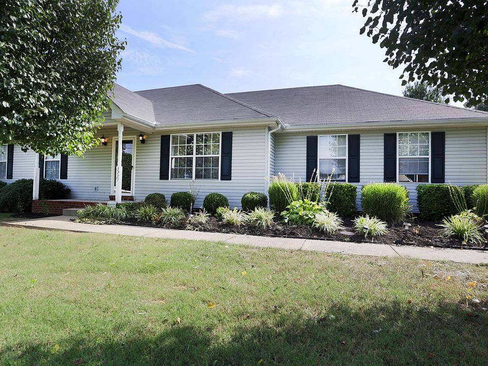 Huge Yard/Lush Landscaping