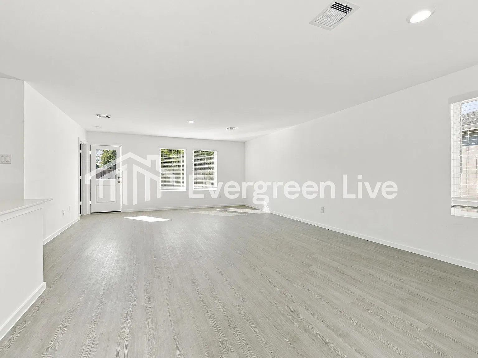 4 bed, 2.0 bath, 1667 sqft, $1,595 — Photo 3