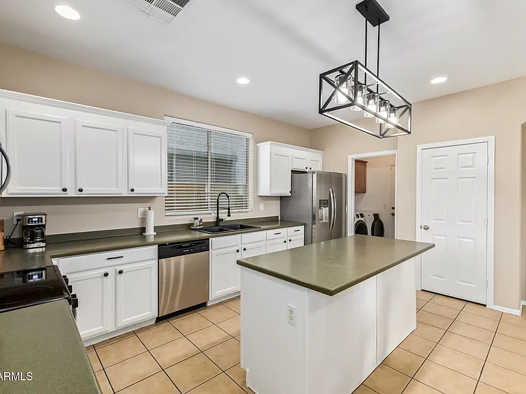 3143 S Southwind Dr — Photo 3