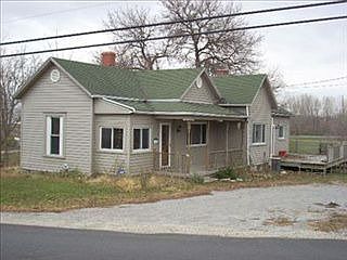 5th image of 740 Staunton St
