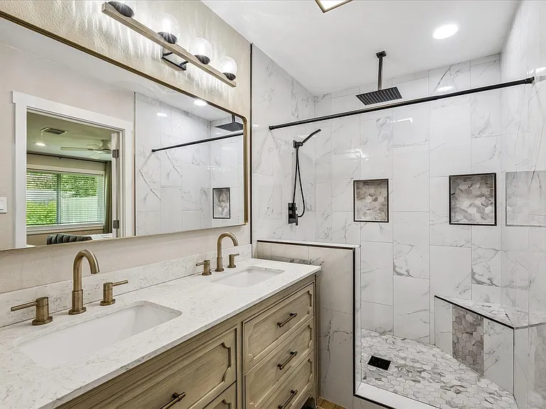 405 N Fulton St — Photo 4
