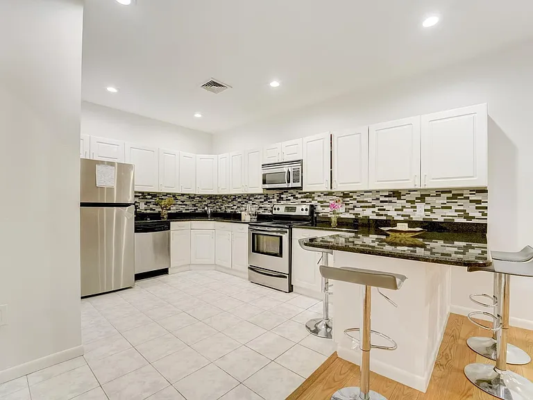 75 Liberty Ave #D30 — Photo 13