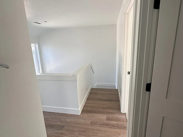 1537 S 600th St E — Photo 14