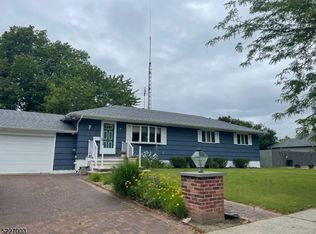 7 Canton Rd, Wayne, NJ 07470