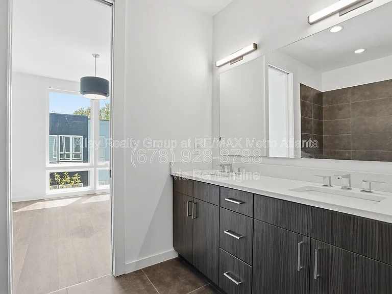 1463 La France St NE #8 — Photo 17