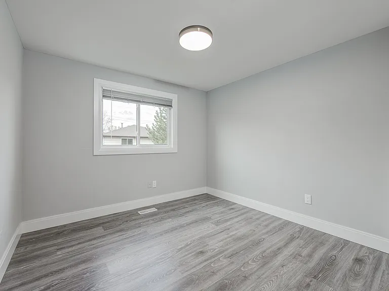 6 Pearl Cres #3 — Photo 8