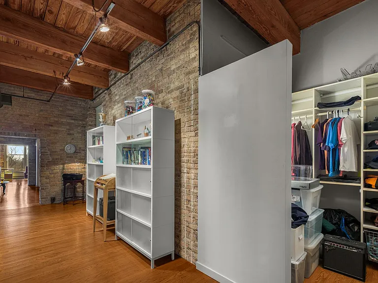 540 N Lake Shore Dr — Photo 7