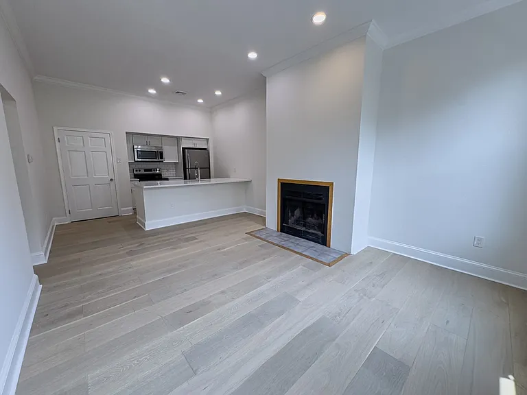 1703 Green St #4 — Photo 7
