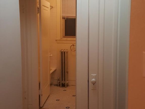 4th image of 4001 W Oakdale Ave #3