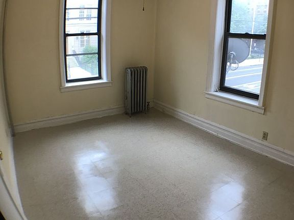 4th image of 8919 32nd Ave APT B3