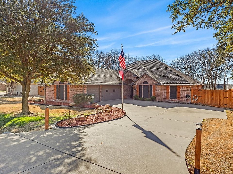 1st image of 207 Sunrise Dr