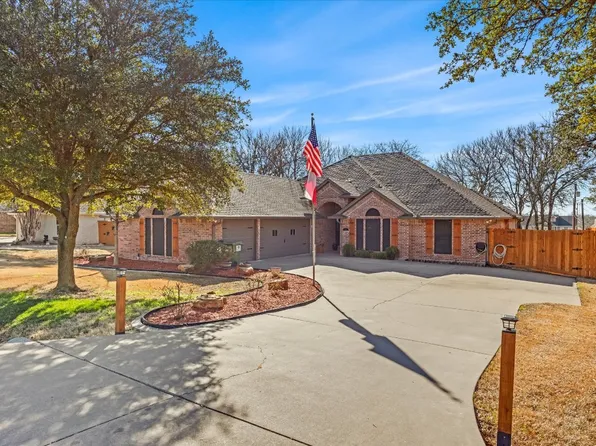207 Sunrise Dr, Granbury, TX 76049