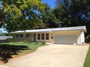 520 Allen Dr, Florissant, MO 63033