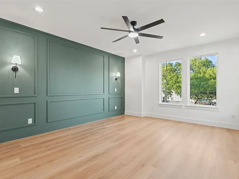 3523 S Harwood St — Photo 6