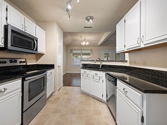 3rd image of 2124 Emerald Oaks