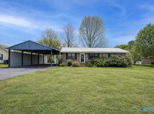 33 Sand Mountain Dr, Rainsville, AL 35986