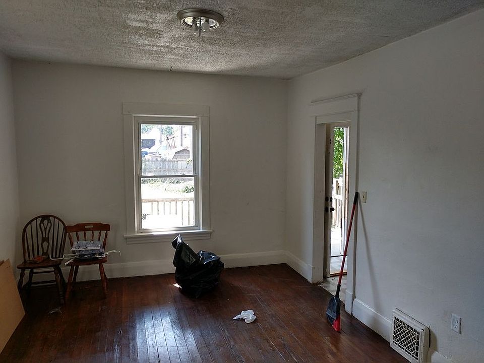 2nd image of 1447 Colton St