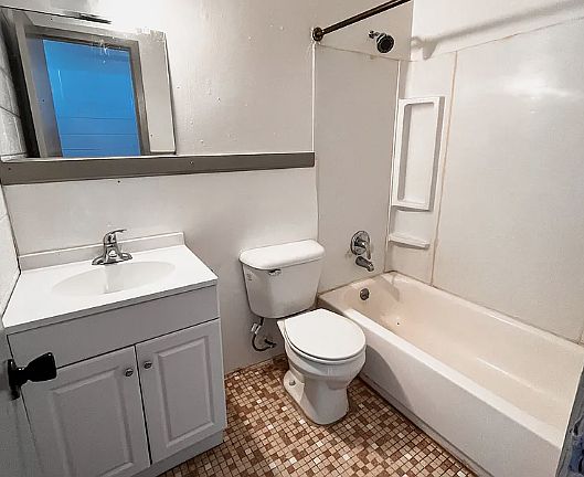 5th image of 1050 E Clinton Ave APT 2