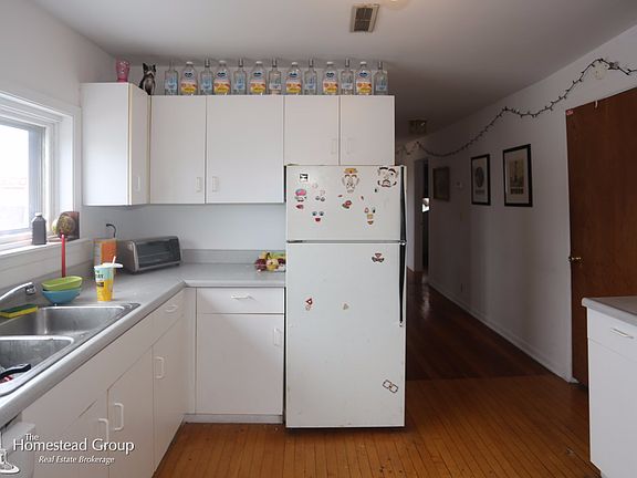 3rd image of 3649 N Southport Ave #Top3