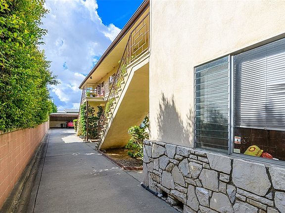4th image of 9614 Live Oak Ave