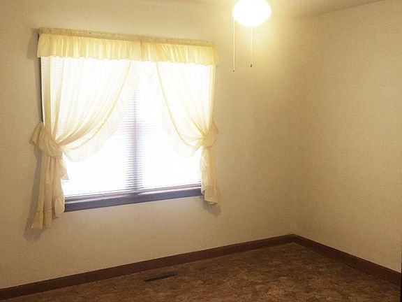 5th image of 469 N Washington St