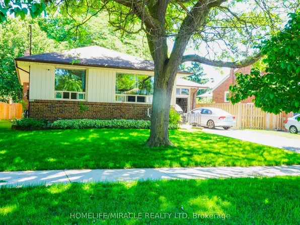 19 Amberwood Rd, Toronto, ON M9B 5S4