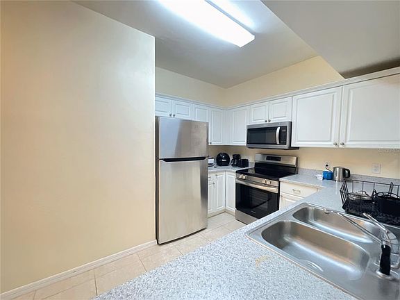 4th image of 1559 NW 29th Rd #5