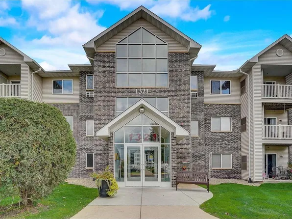 1321 Lake Dr W APT 101, Chanhassen, MN 55317