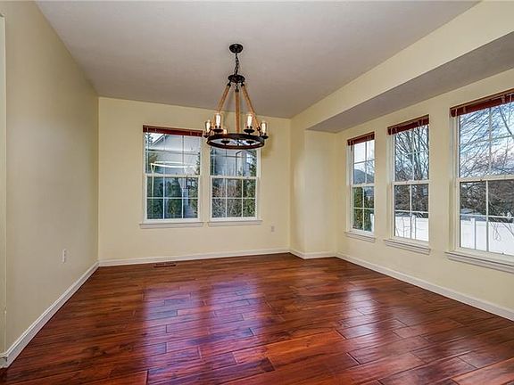 3rd image of 1701 Dawn Dr