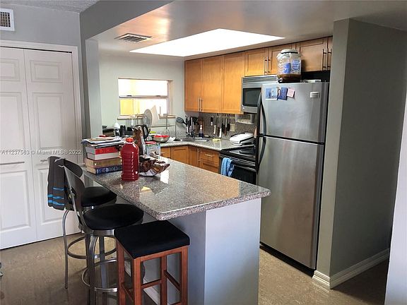 4th image of 3531 NE 170th St APT 204