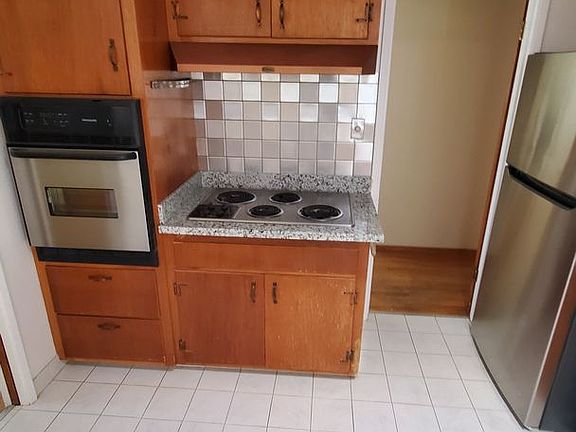 4th image of 1278 Loyola Dr