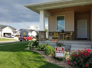 485 2nd St, Fairfax, IA 52228