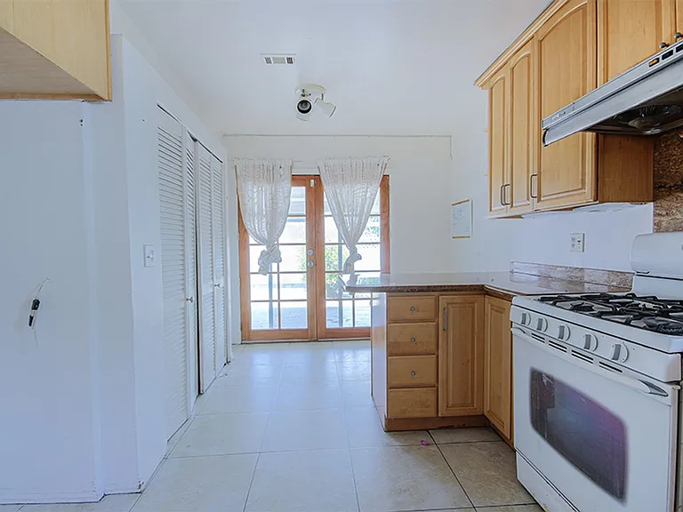 9381 Nichols Dr — Photo 11