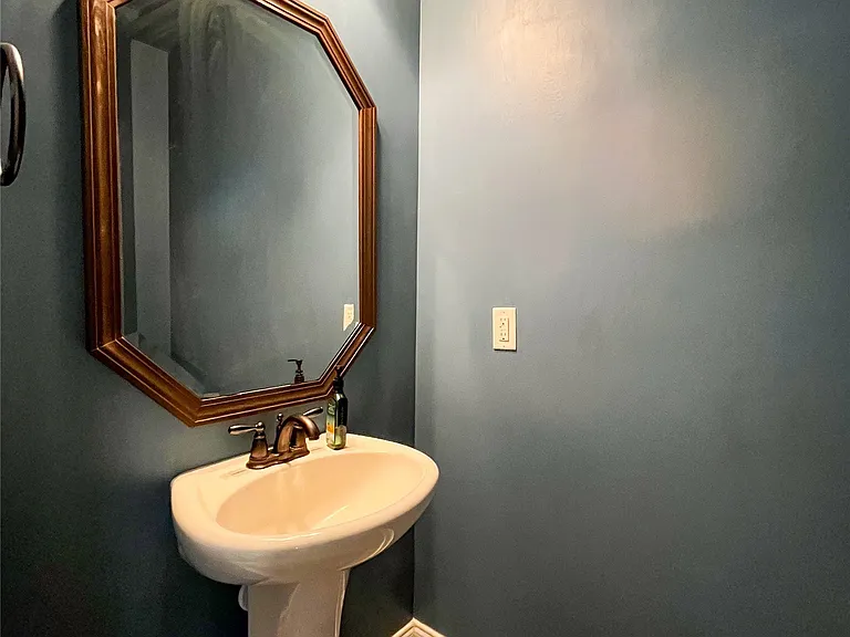 9212 Concord Park Dr — Photo 18