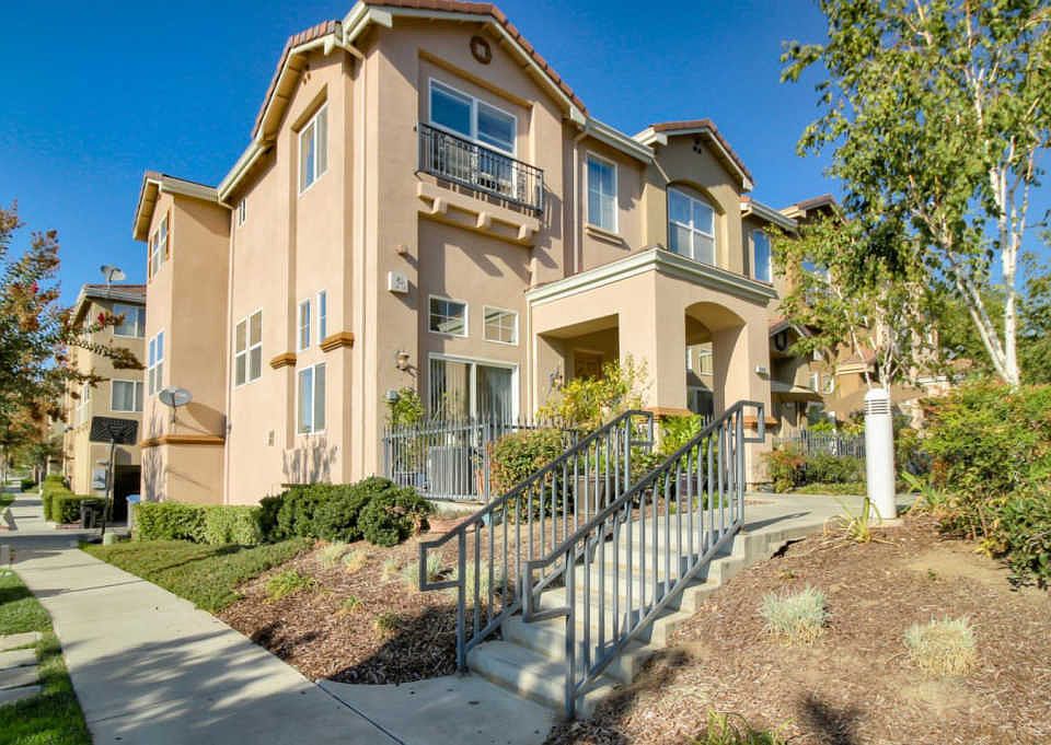 1st image of 3242 Lago De Como Pl