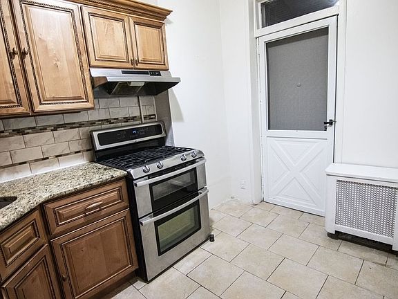 4th image of 398 Stanhope St #1