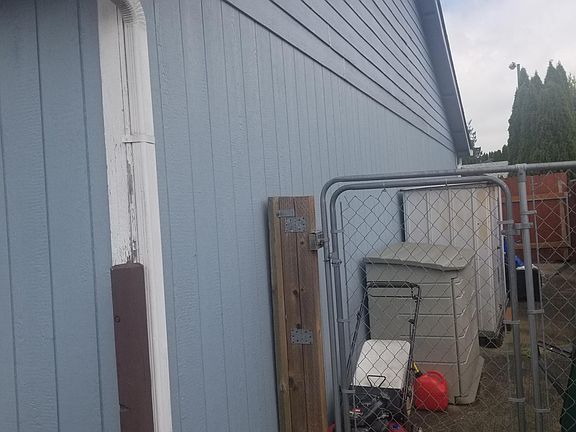 3rd image of 3902 NE 132nd Ct