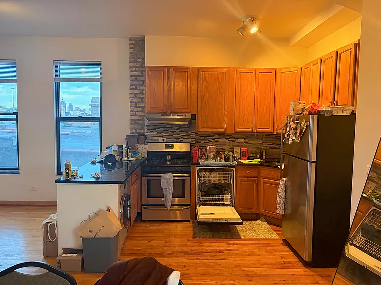 1337 W Huron St #3F — Photo 5