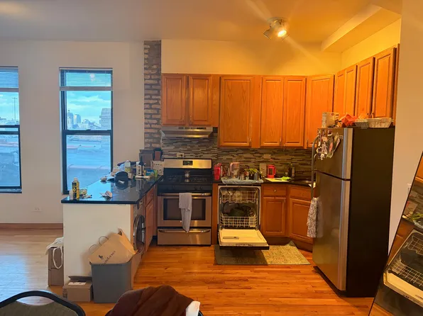 1337 W Huron St APT 4F, Chicago, IL 60642
