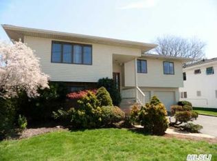 2977 Hewlett Ave, Merrick, NY 11566