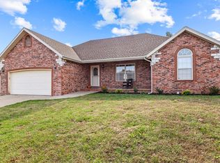 880 W Crestwood St, Nixa, MO 65714