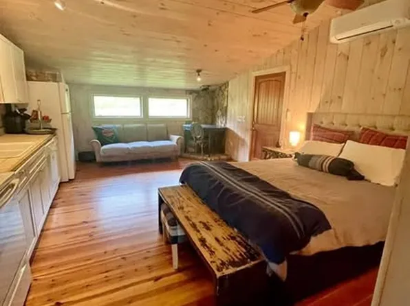 963 Oxner Cove Rd, Waynesville, NC 28786