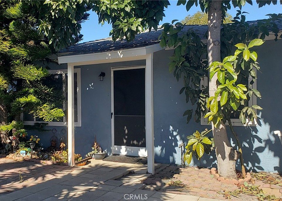 1st image of 970 W 19th St