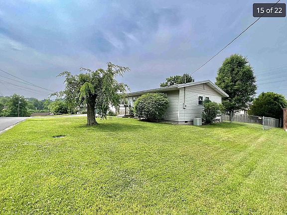 2nd image of 1465 Woodland Dr