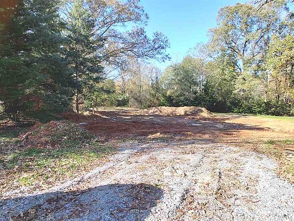 4th image of 14 Darby Hill Ln
