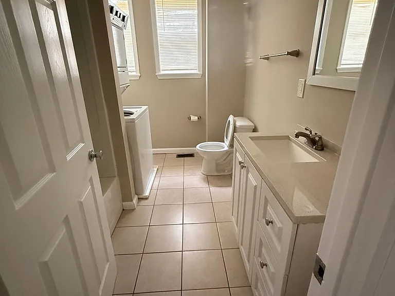 601 Whitelock St — Photo 11