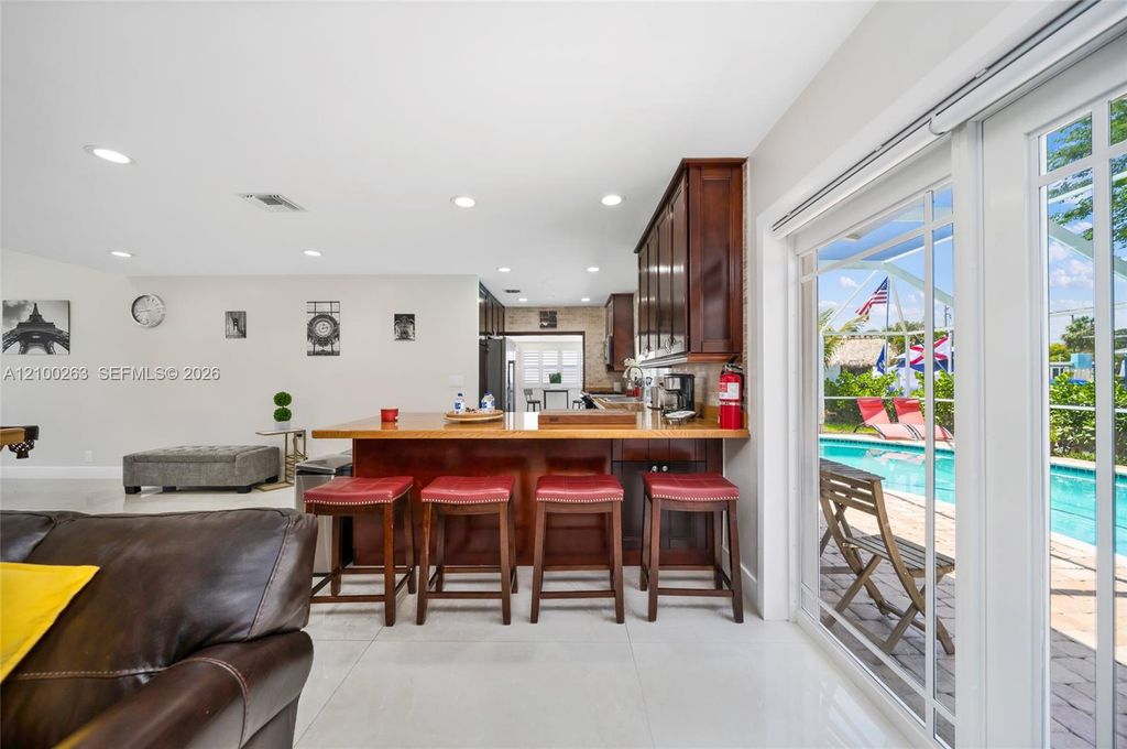 31 SE 12th St, photo 2