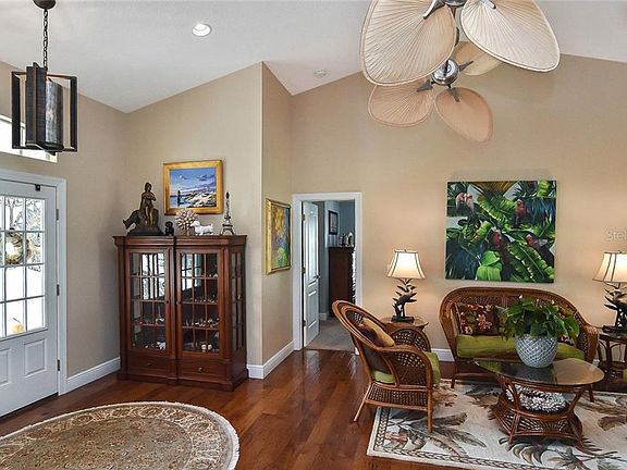 4th image of 548 Laurel Cherry Ln