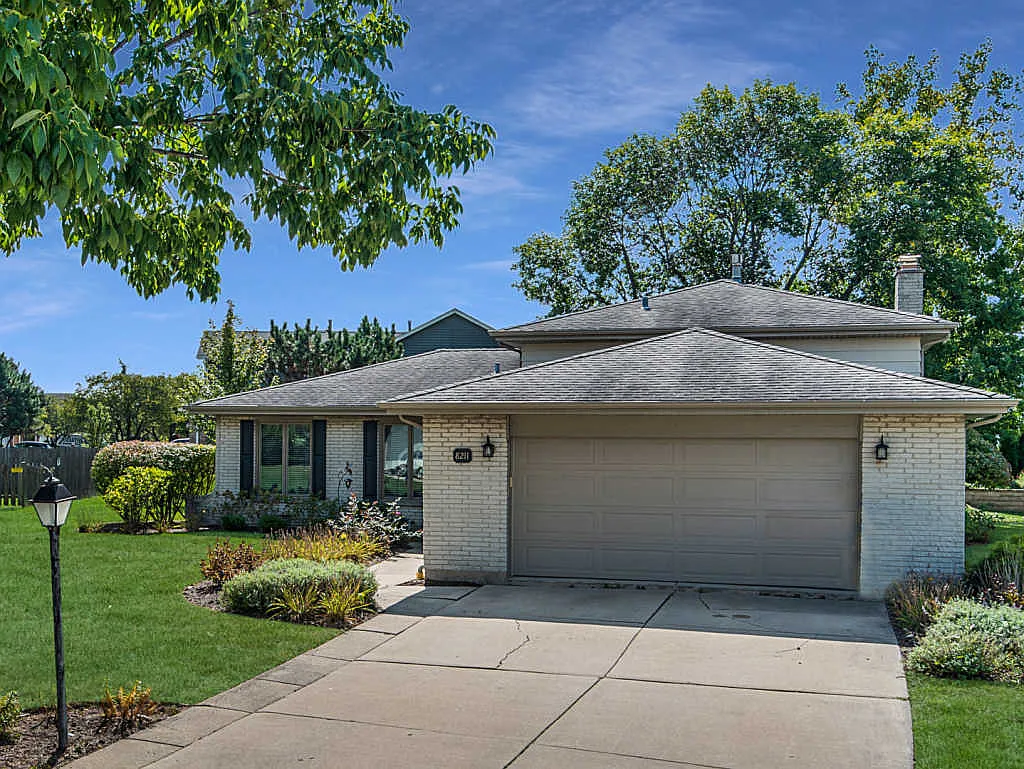 8211 Sawyer Ct photo 1