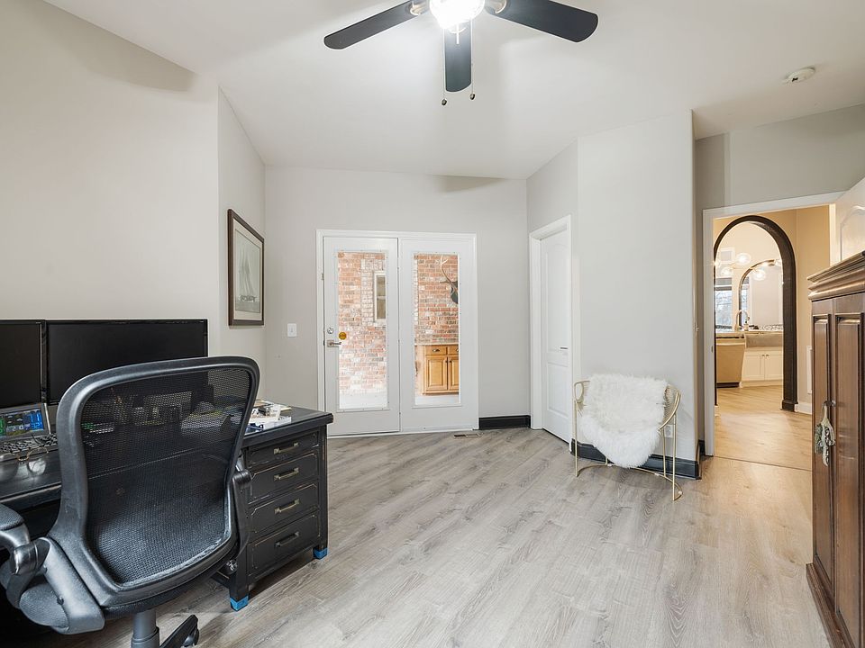 40th image of 442 Lakeview Cir